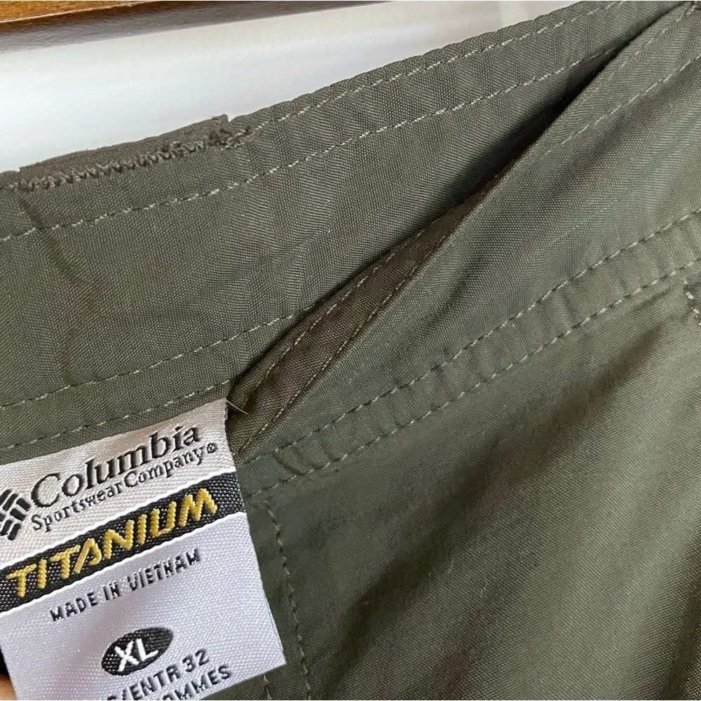 COLUMBIA Titanium Army Green Hiking Pants Mens size XL